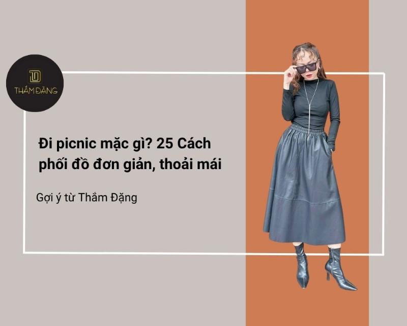 Một cô gái trẻ năng động trong chân váy chữ A dáng dài kẻ caro, áo phông in hình, giày thể thao và mũ lưỡi trai, tạo vẻ ngoài trẻ trung, hiện đại và thoải mái khi dạo phố.